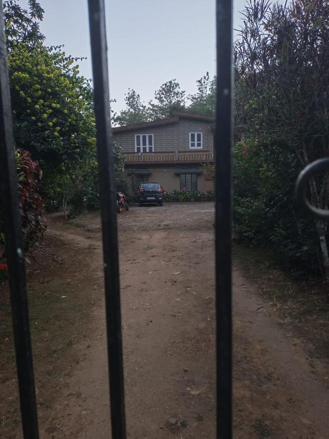 Appartement Hill side estate à Madikeri Extérieur photo