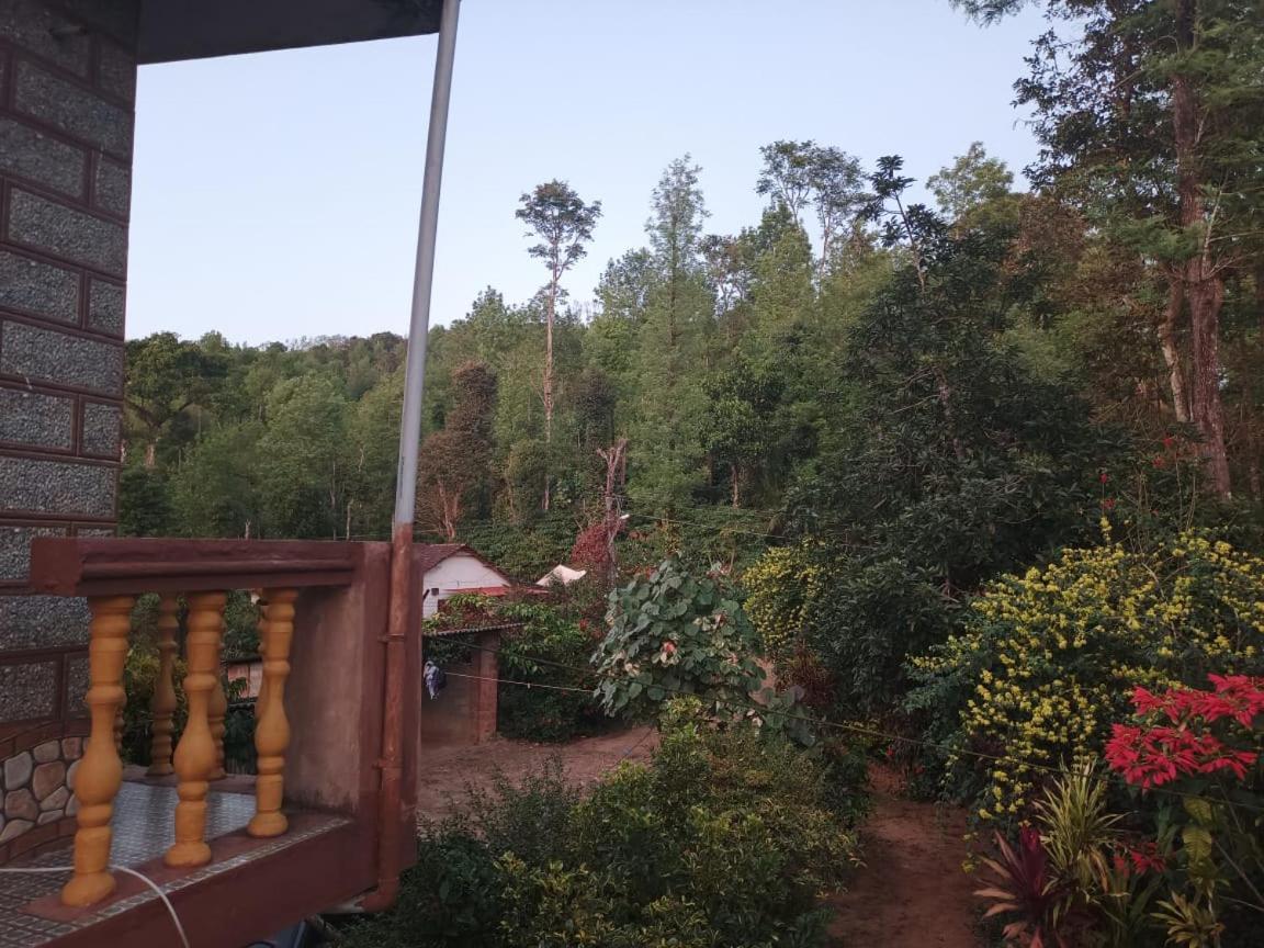 Appartement Hill side estate à Madikeri Extérieur photo