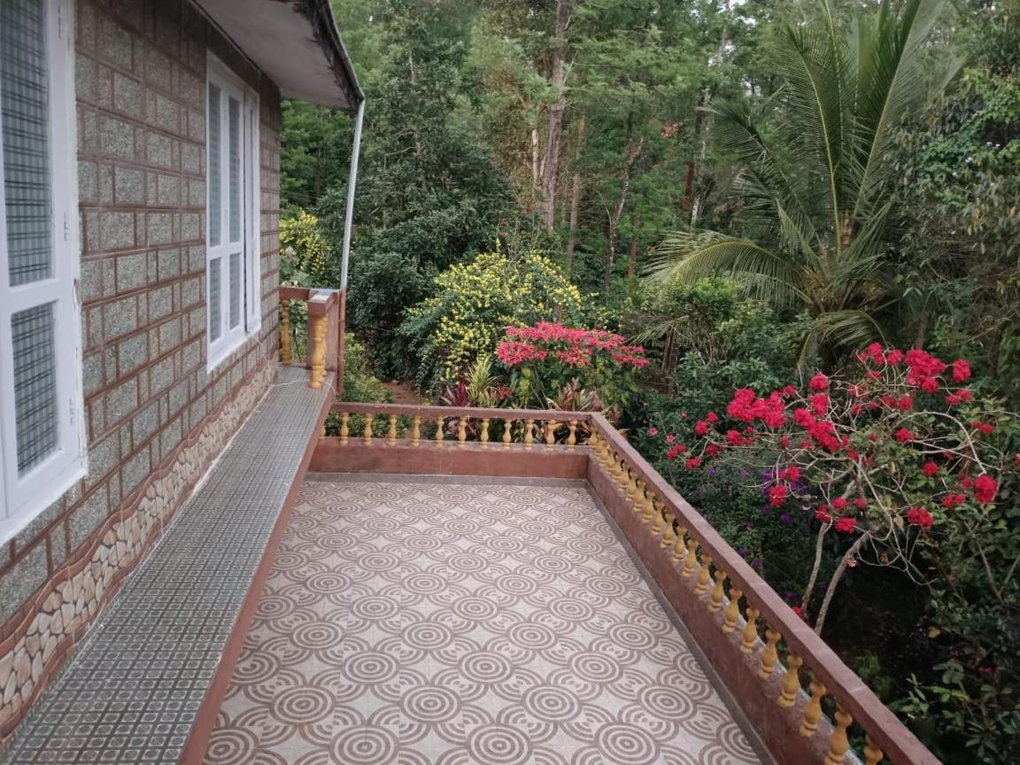 Appartement Hill side estate à Madikeri Extérieur photo