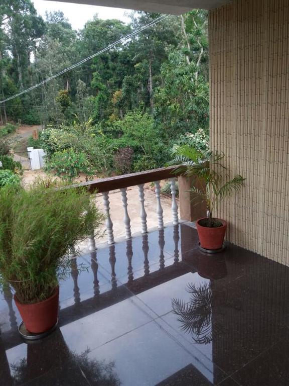 Appartement Hill side estate à Madikeri Extérieur photo